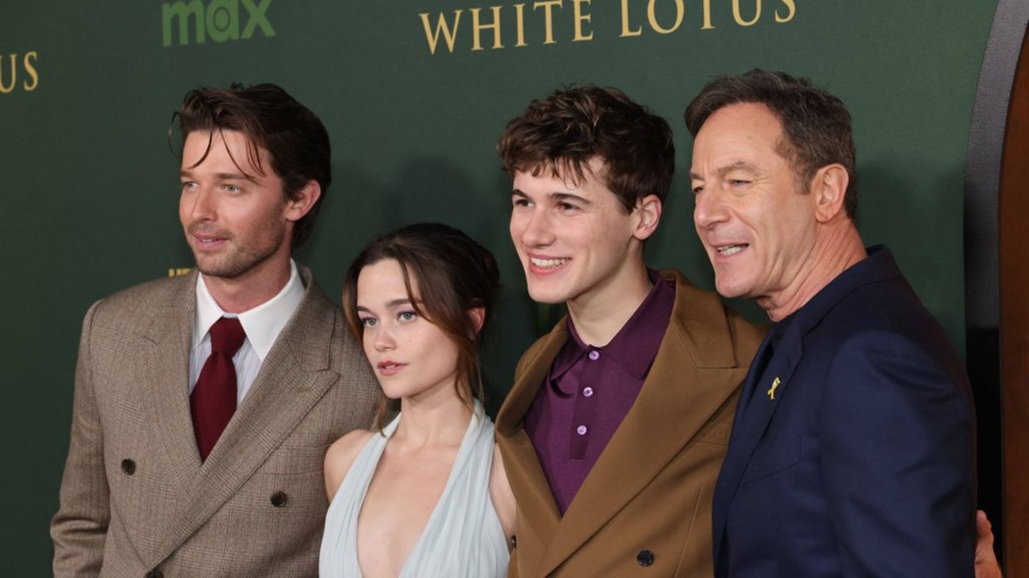 „The White Lotus“-Star Jason Isaacs: Er liebt „Nepo Baby“ Patrick Schwarzenegger