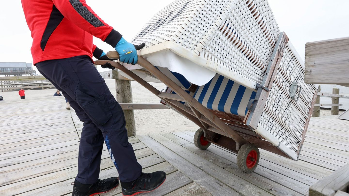 Start in die Strandsaison: Erste Strandkörbe für St. Peter-Ording