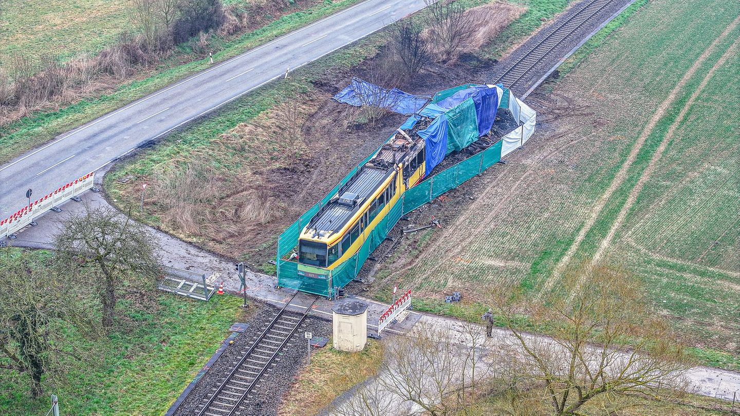 Brennende Bahn: Zugunglück: Gemeinde Ubstadt-Weiher trauert mit Angehörigen