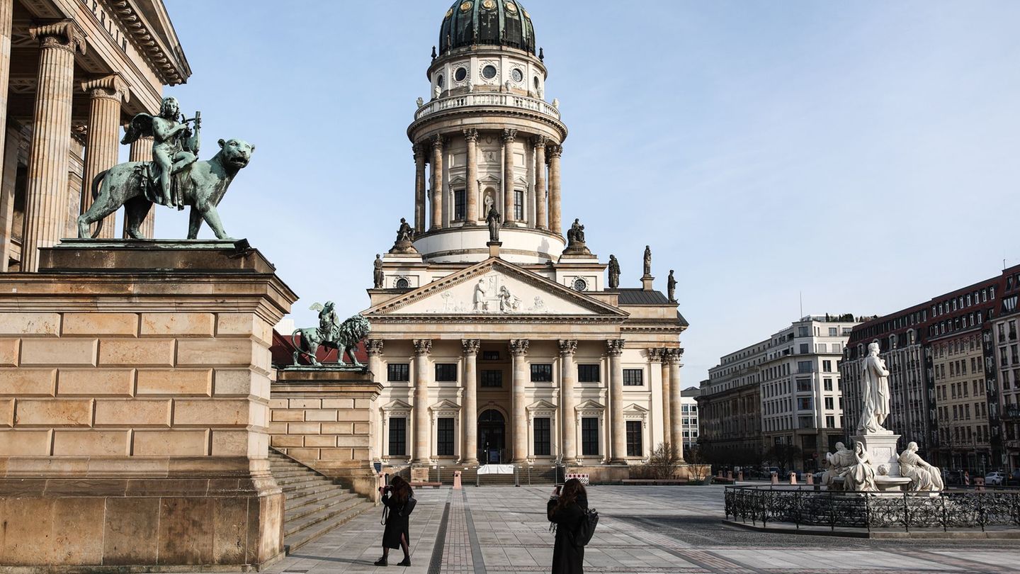 Beliebter Platz: Berliner Gendarmenmarkt nach Umbau wieder offen