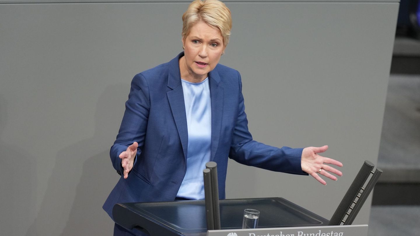 Bundestagsdebatte: Finanzpaket: Schwesig ruft Grüne zum Kompromiss auf