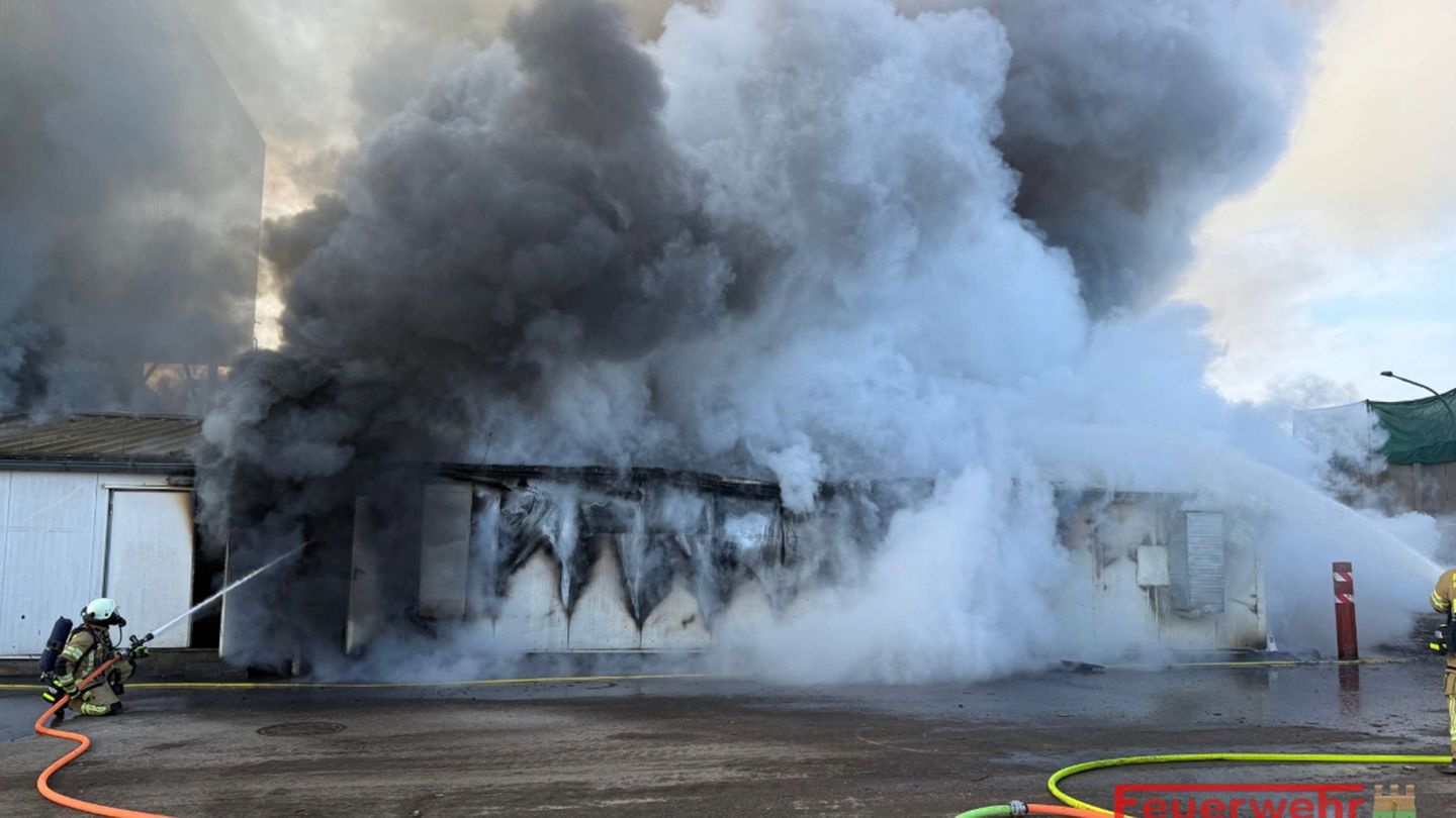 Feuerwehr: Großeinsatz bei Brand in Heizkraftwerk