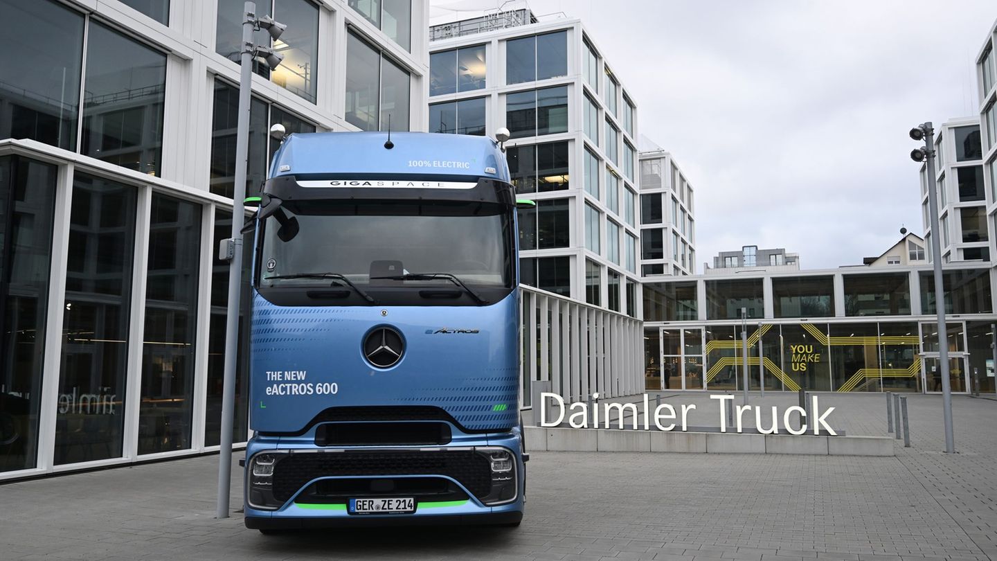 Nutzfahrzeughersteller: Daimler Truck spart auch beim Personal