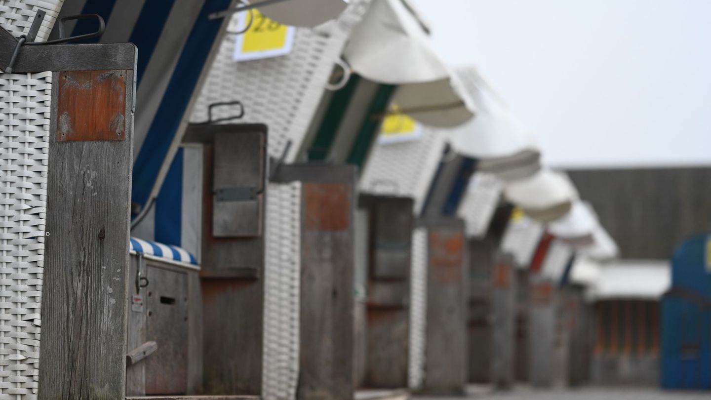 Nordsee: Baltrum versteigert ausrangierte Strandkörbe