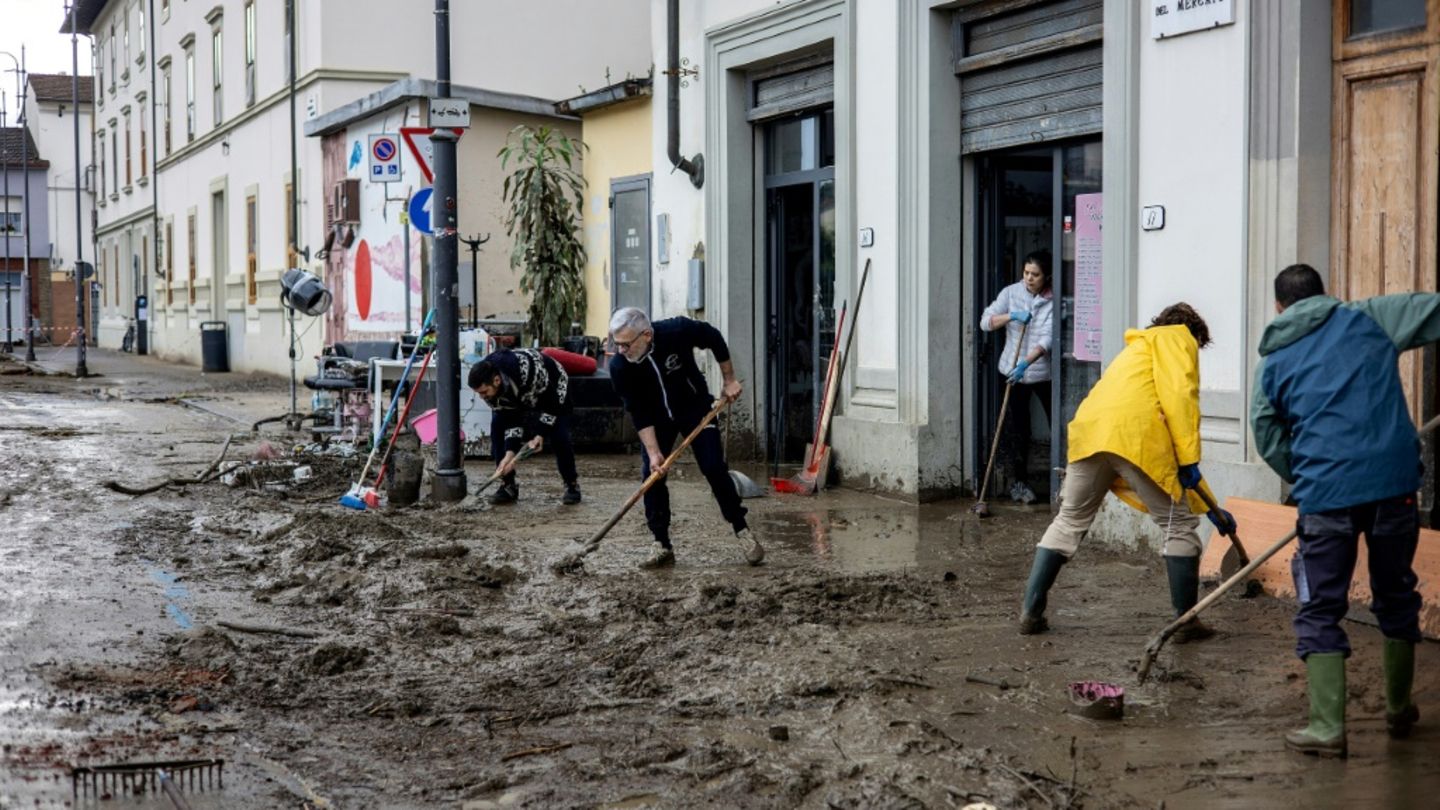 Überschwemmungen in der Toskana: Schleusen verhindern Flutwelle in Florenz