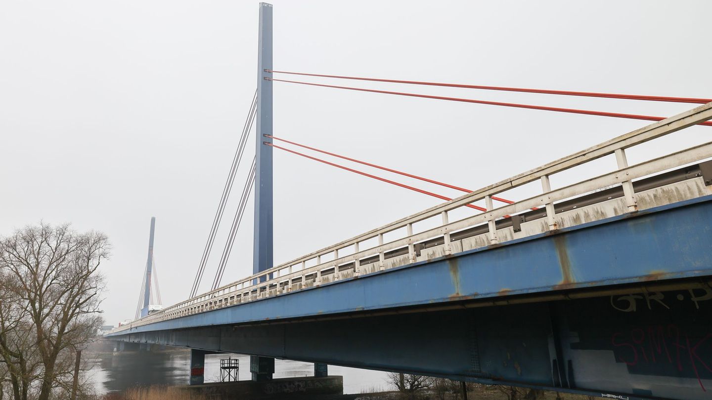 Autobahn-Vollsperrung: Norderelbbrücke der A1 gesperrt – Verkehr stockt