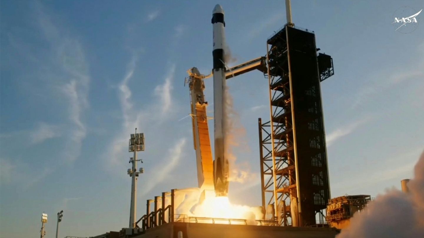 Rückholaktion für „gestrandete“ Astronauten: SpaceX-Rakete zur ISS gestartet