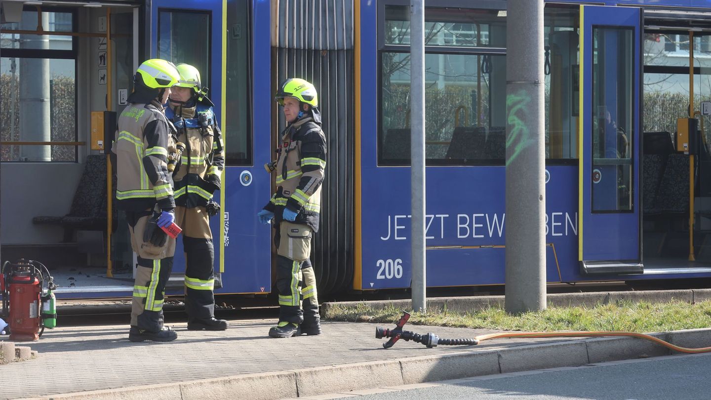 Brandanschlag: Frau angezündet – Täter auf der Flucht