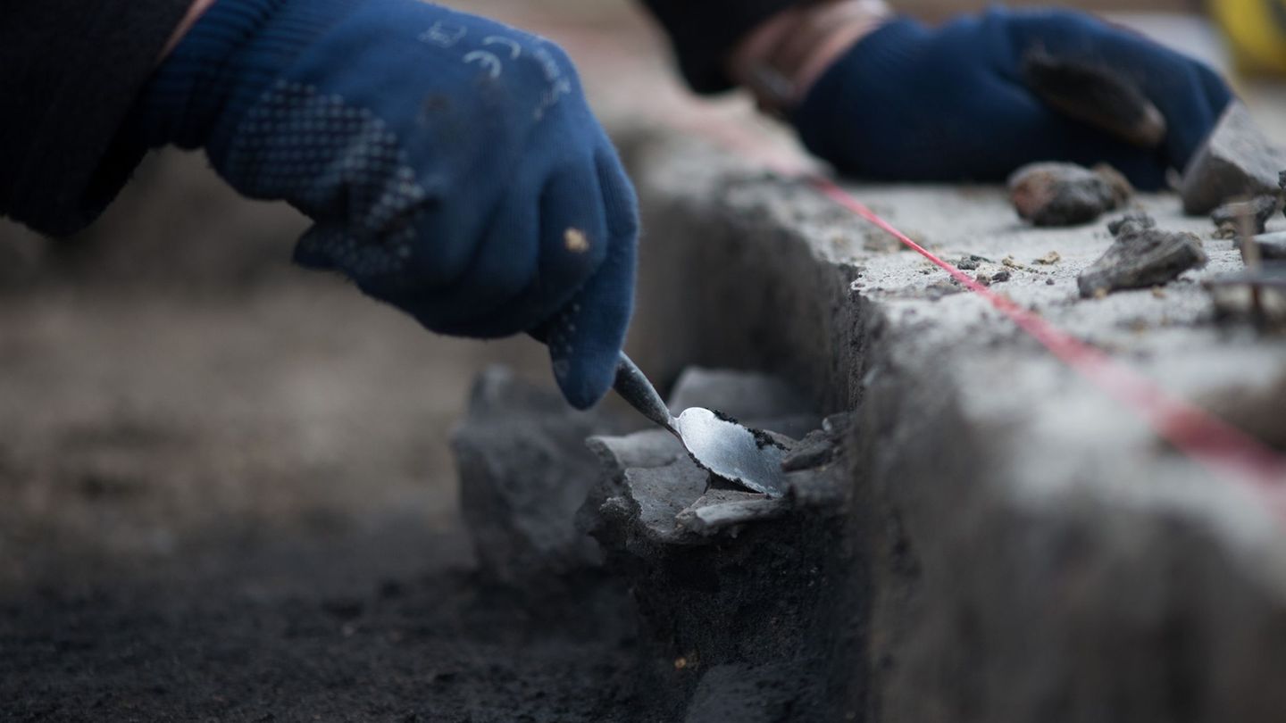 Frühe Siedlungen: Archäologen sichern Funde aus Bronze- und Römerzeit