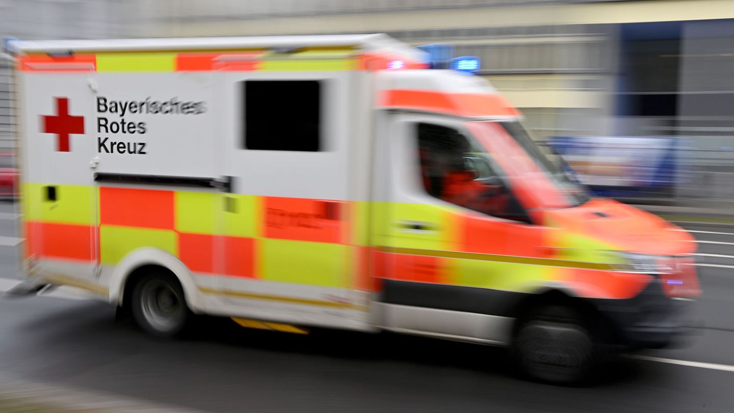 Mittelfranken: 80-Jähriger gerät unter Gabelstapler
