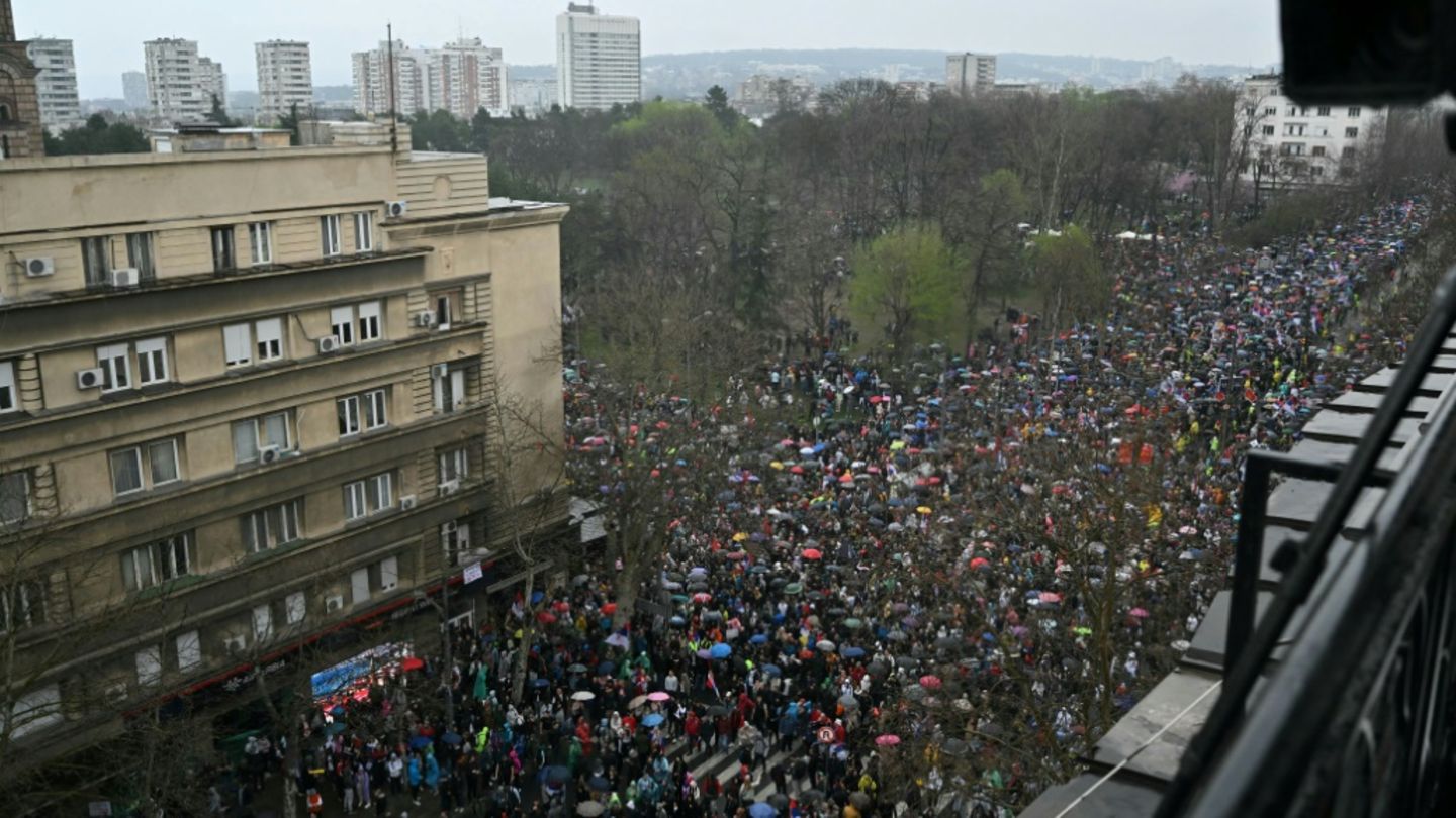 Großdemonstration gegen Korruption und Regierung in Serbien