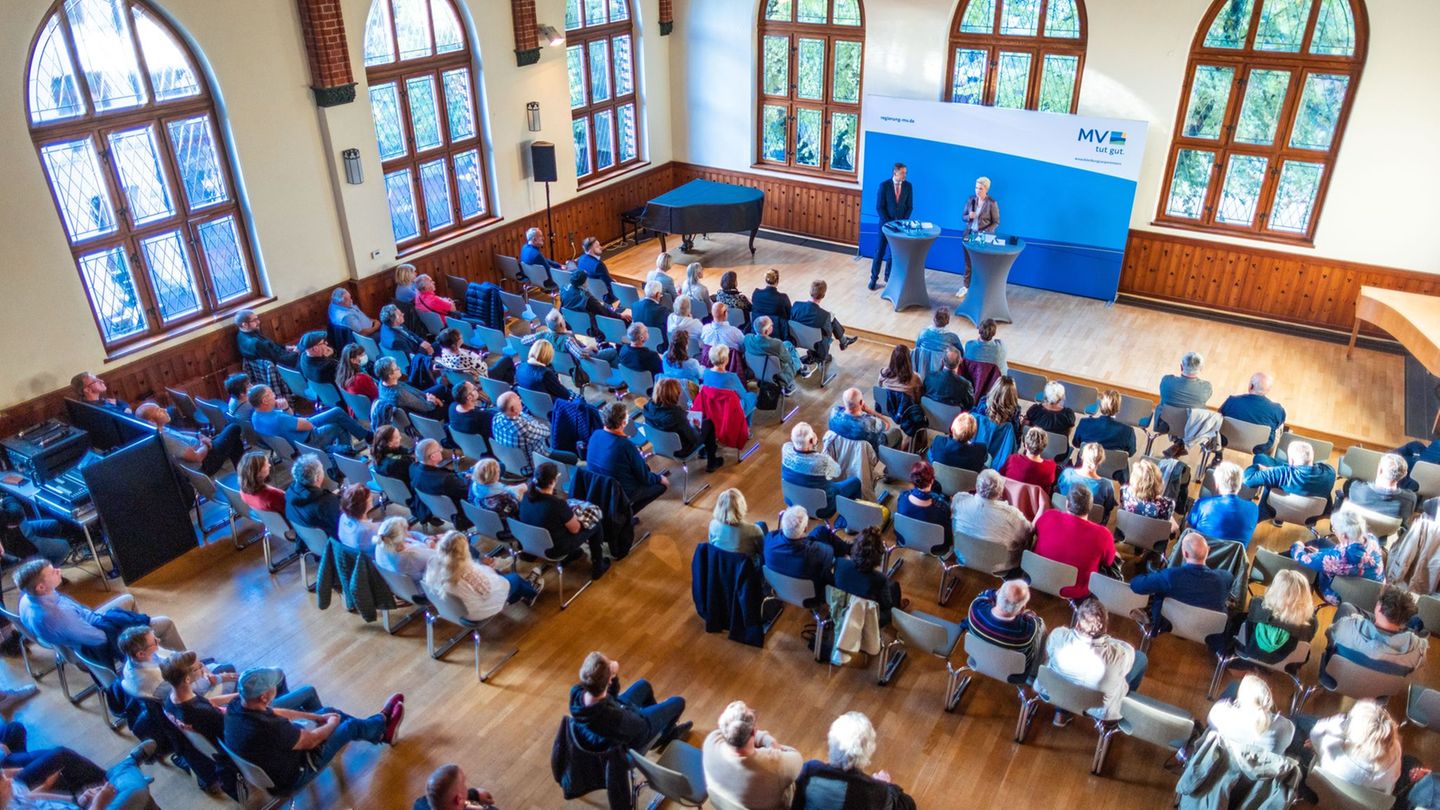 Landesminister im Dialog: Landesregierung lädt zu weiterem Bürgerdialog