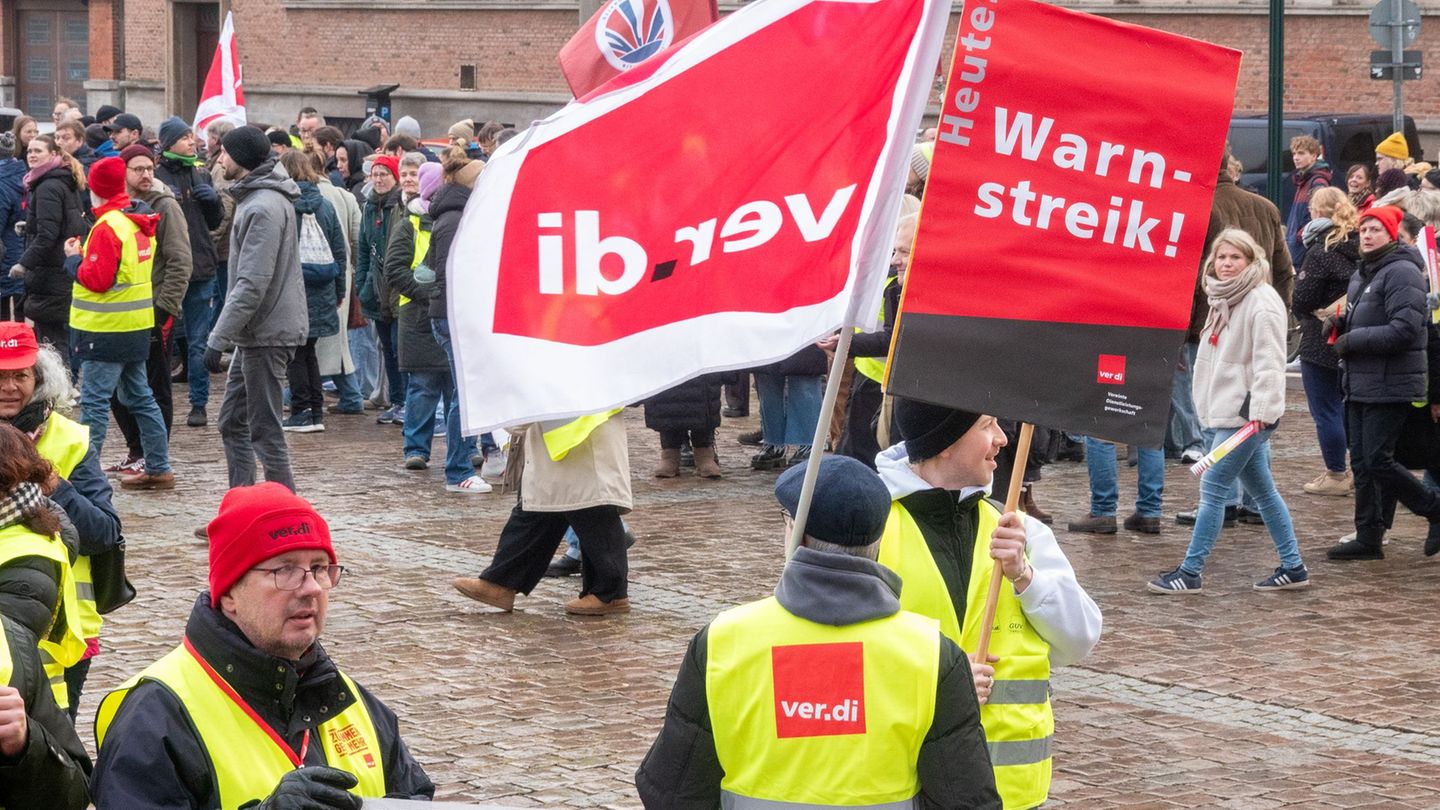 Tarifverhandlungen: Rund 1.500 Beschäftigte des öffentlichen Dienstes bei Streik