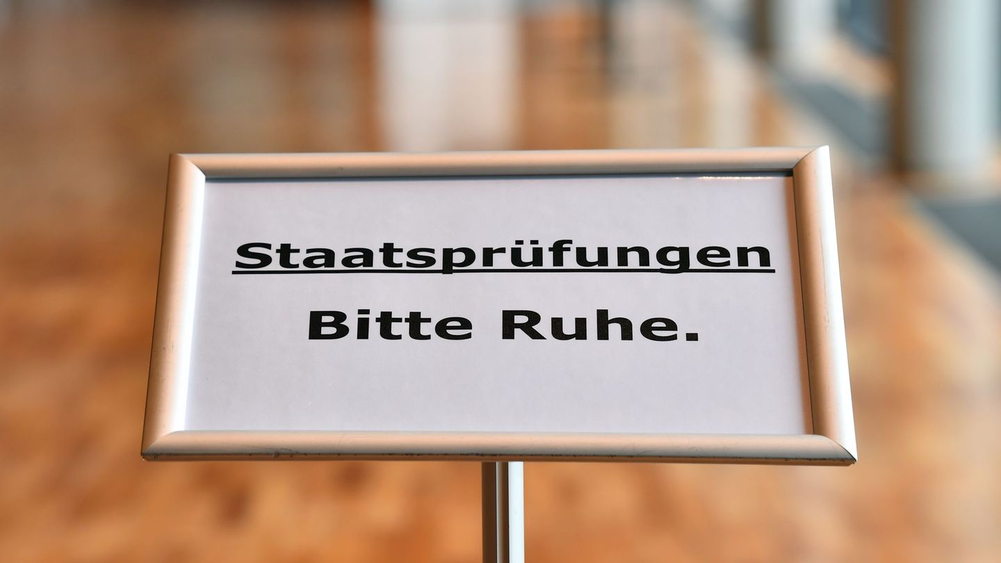 Rechtswissenschaften: Zweite Staatsprüfung bestanden – 55 neue Volljuristen
