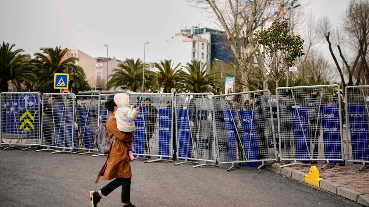 Justiz: Türkische Justiz nimmt Erdogan-Widersacher fest