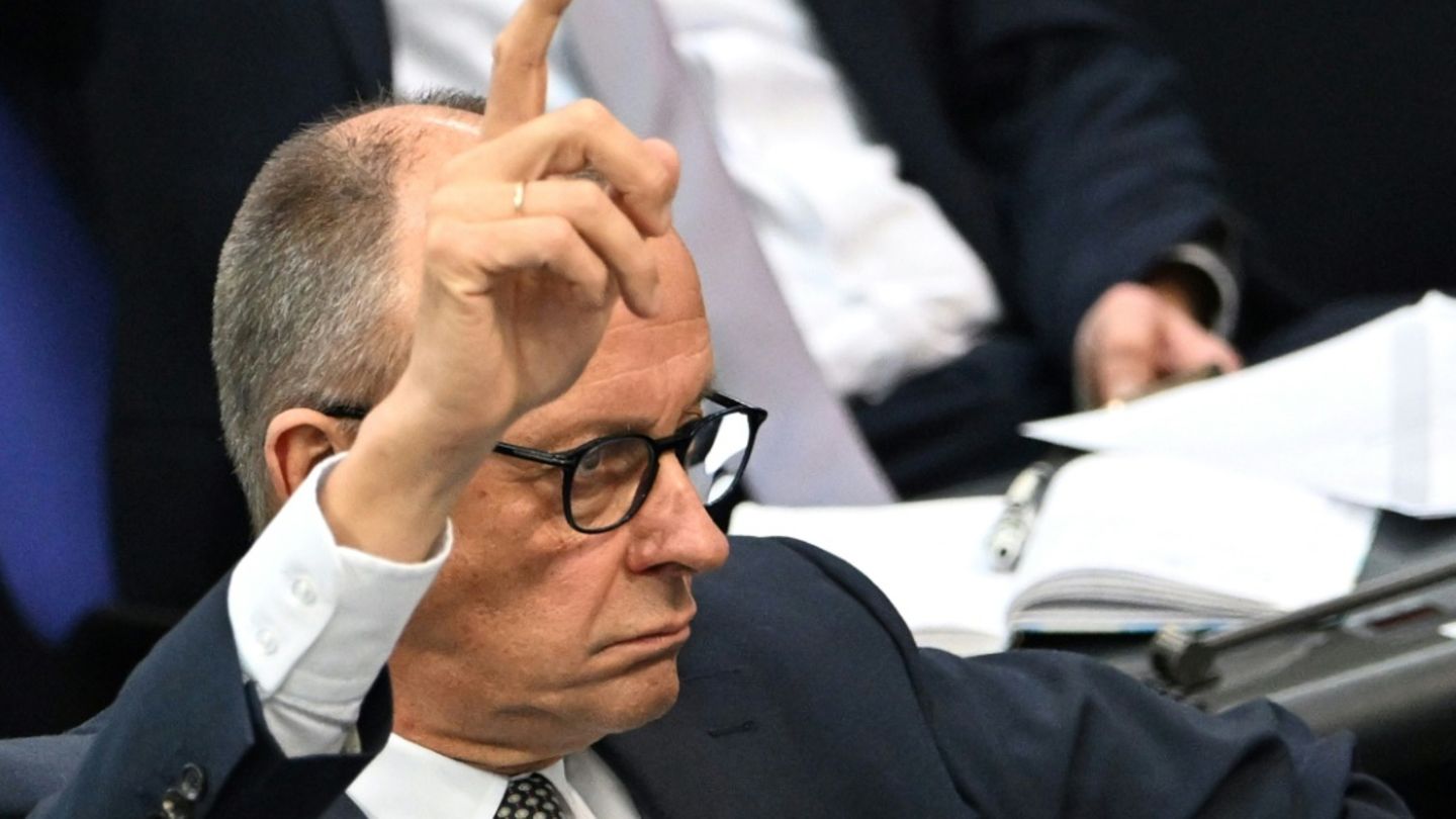 Merz will „überbordende Sozialausgaben“ auf den Prüfstand stellen