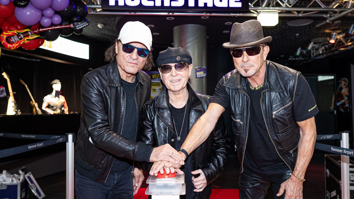 Ausstellung am Flughafen: Rockband Scorpions am Hannover Airport geehrt