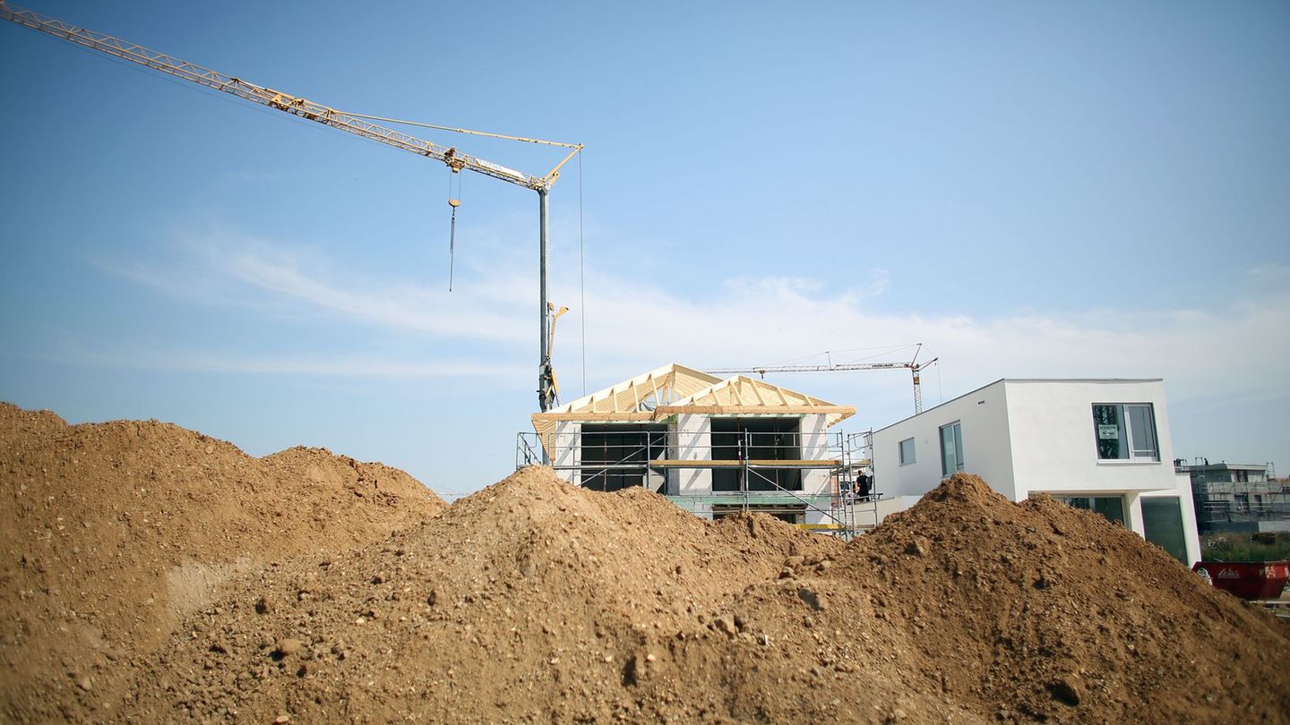 Immobilien: Bericht bringt neue Zahlen zu Mieten und Grundstückspreisen
