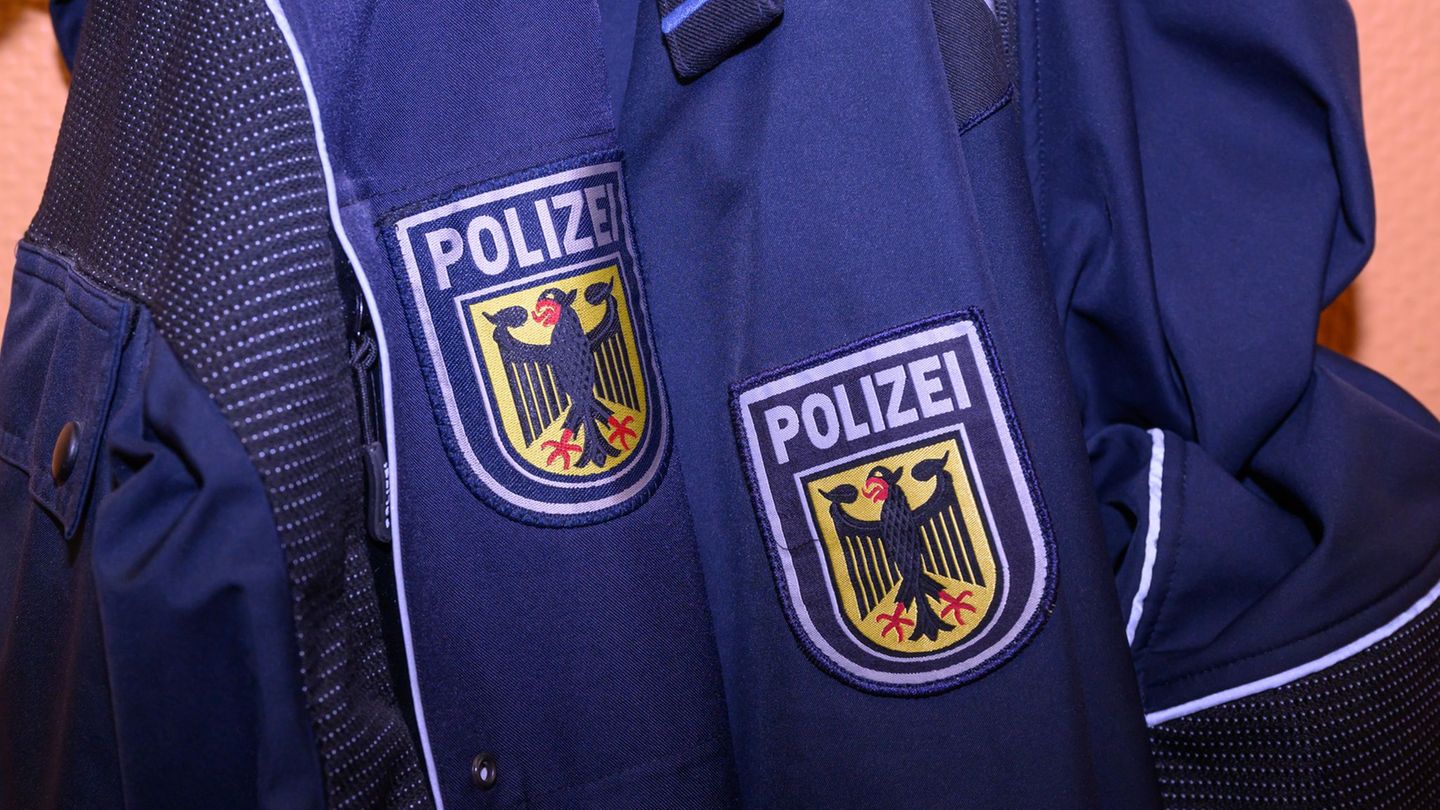 Heidelberg und Mannheim: Defekte Bahnoberleitung: Funken fliegen, Böschung verkohlt