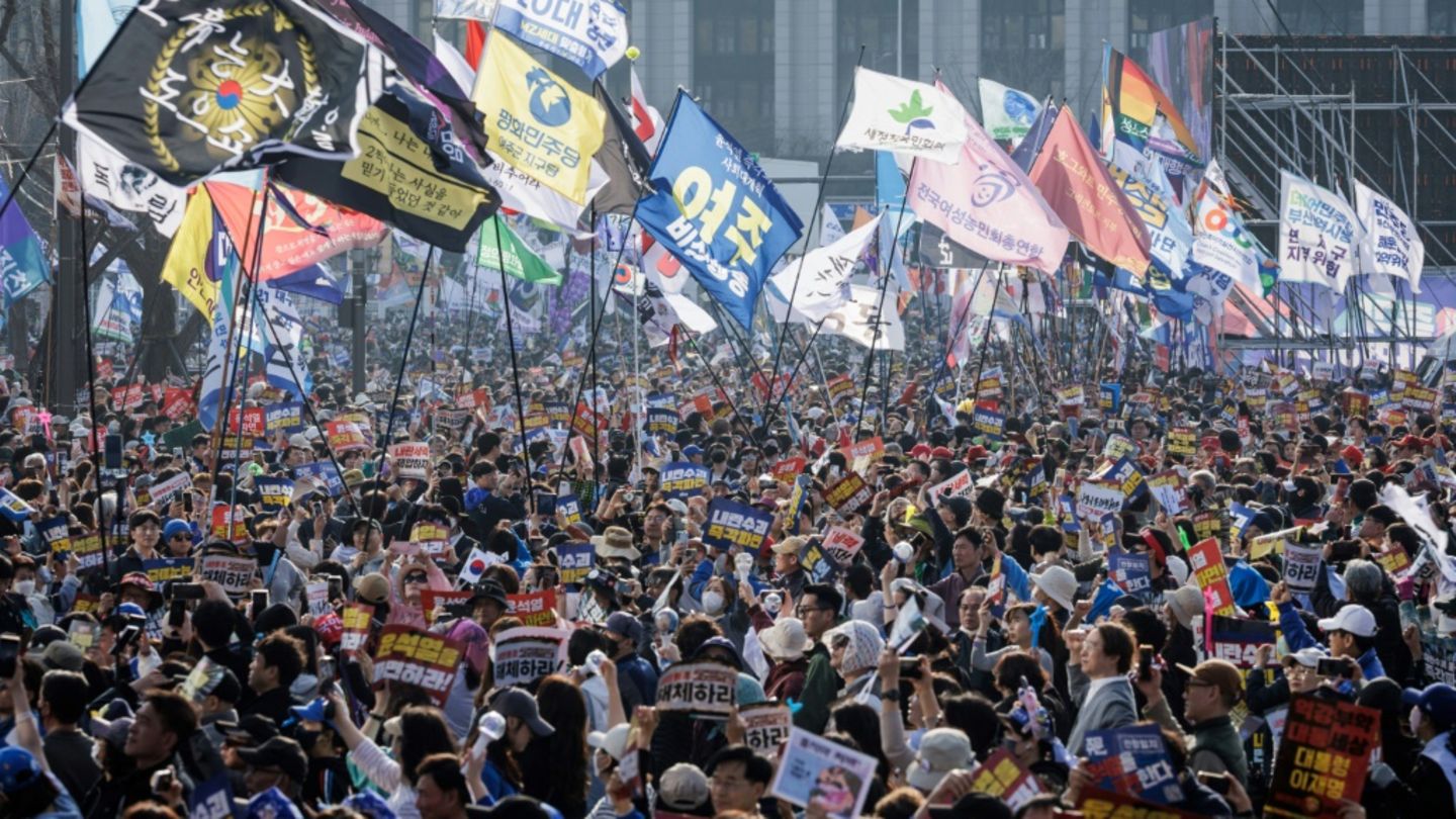 Hunderttausende demonstrieren in Südkorea für und gegen entmachteten Präsidenten