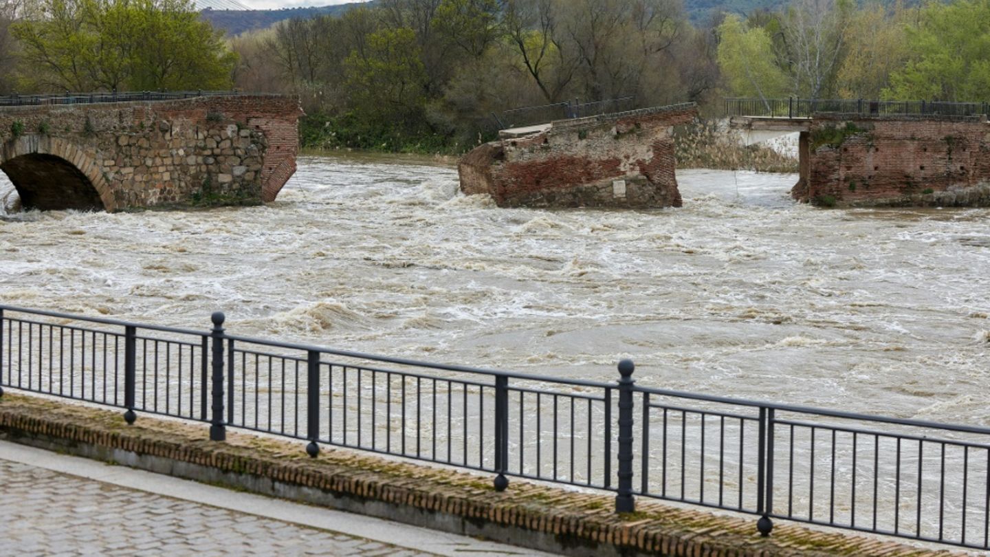 Hochwasser in Teilen Spaniens – Antike römische Brücke teilweise weggeschwemmt