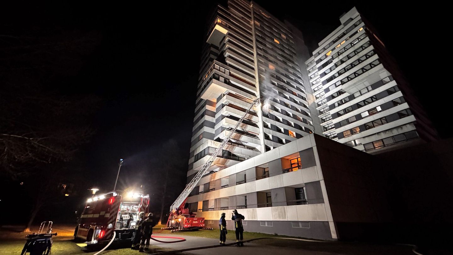 Feuer: Mann nach Hochhausbrand in Nürnberg gestorben