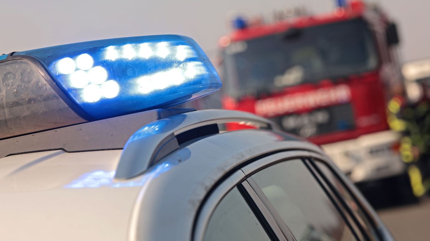 Unfälle: Mensch stirbt bei Autounfall bei Schönermark