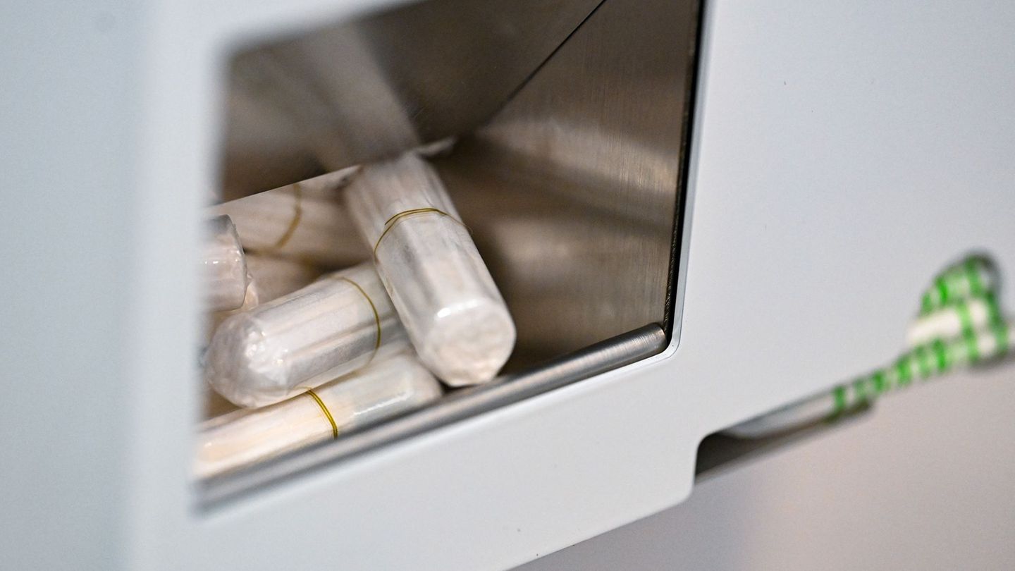 Schulen entscheiden: Weiter kostenlose Tampons an Schulen in Bremen