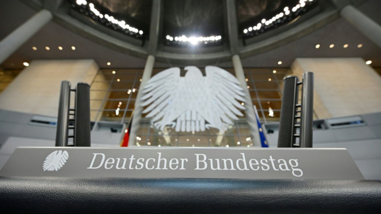Neuer Bundestag tritt erstmals zusammen – Klöckner soll Parlamentspräsidentin werden