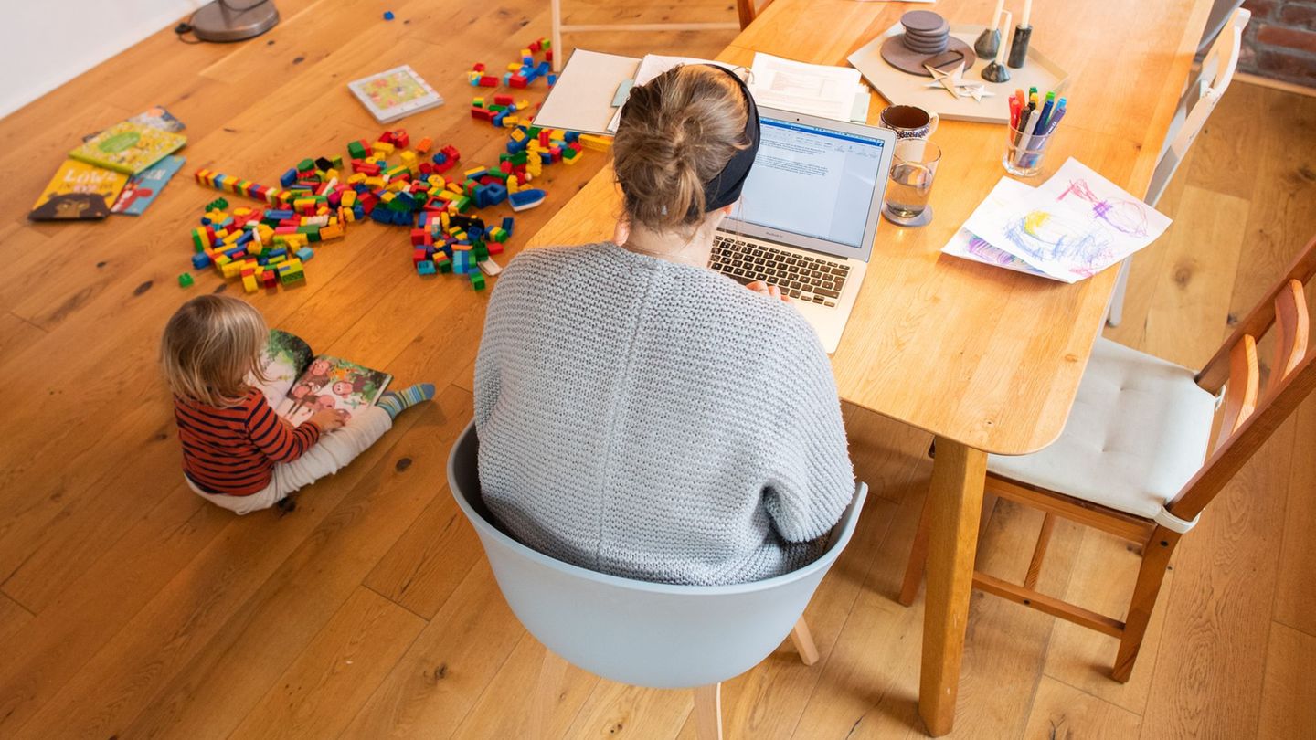 Arbeitsleben: Chef daheim, Mitarbeiter in der Firma – neue Heimbüro-Studie