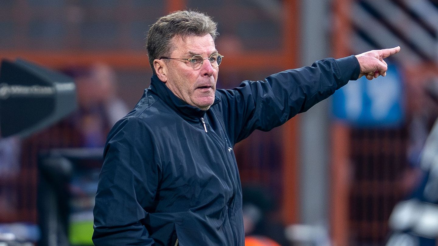 Bundesliga: Bei Klassenerhalt: Hecking bleibt Bochum-Trainer