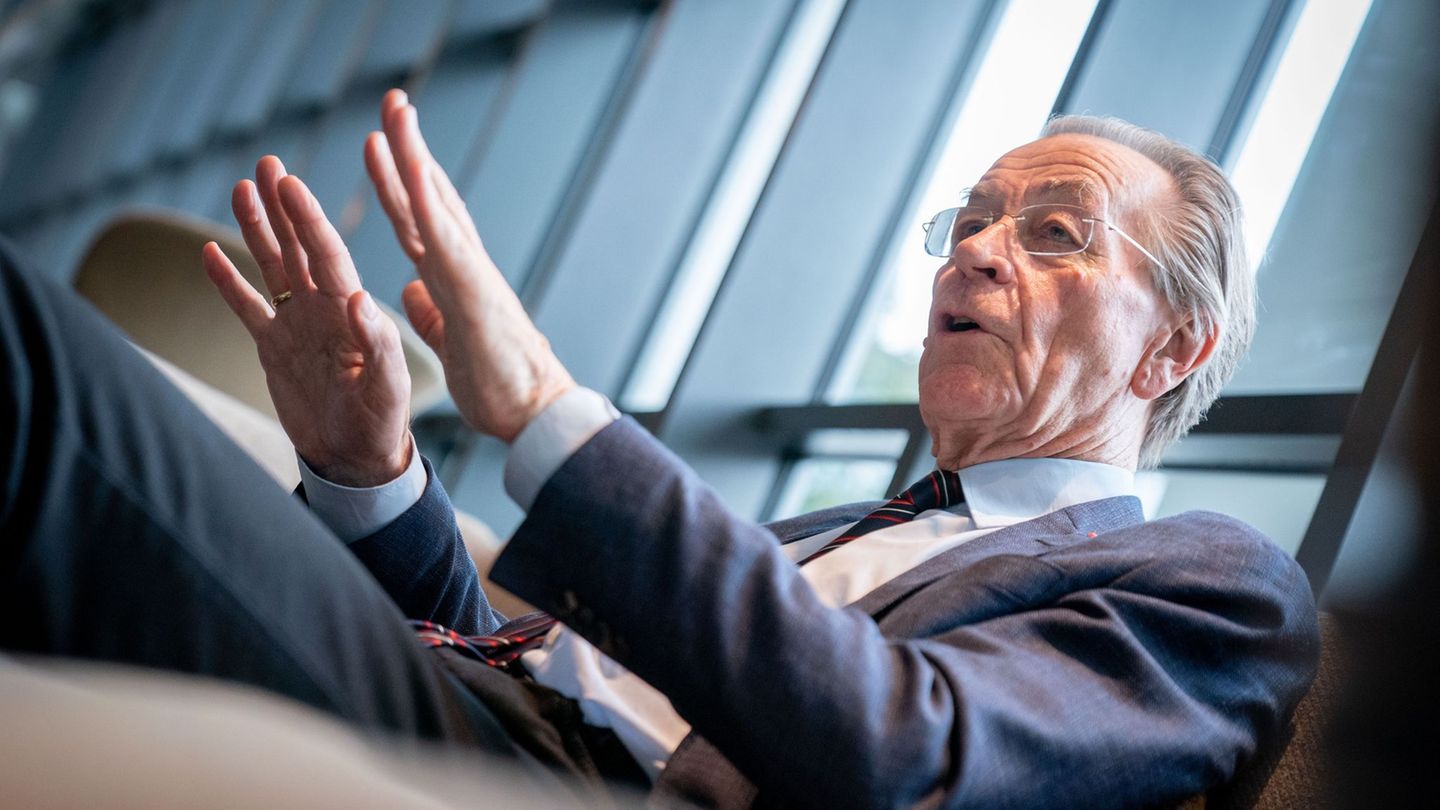 Politik-Urgestein: Müntefering: „Keine Mailadresse zu haben, hat auch Vorteile“