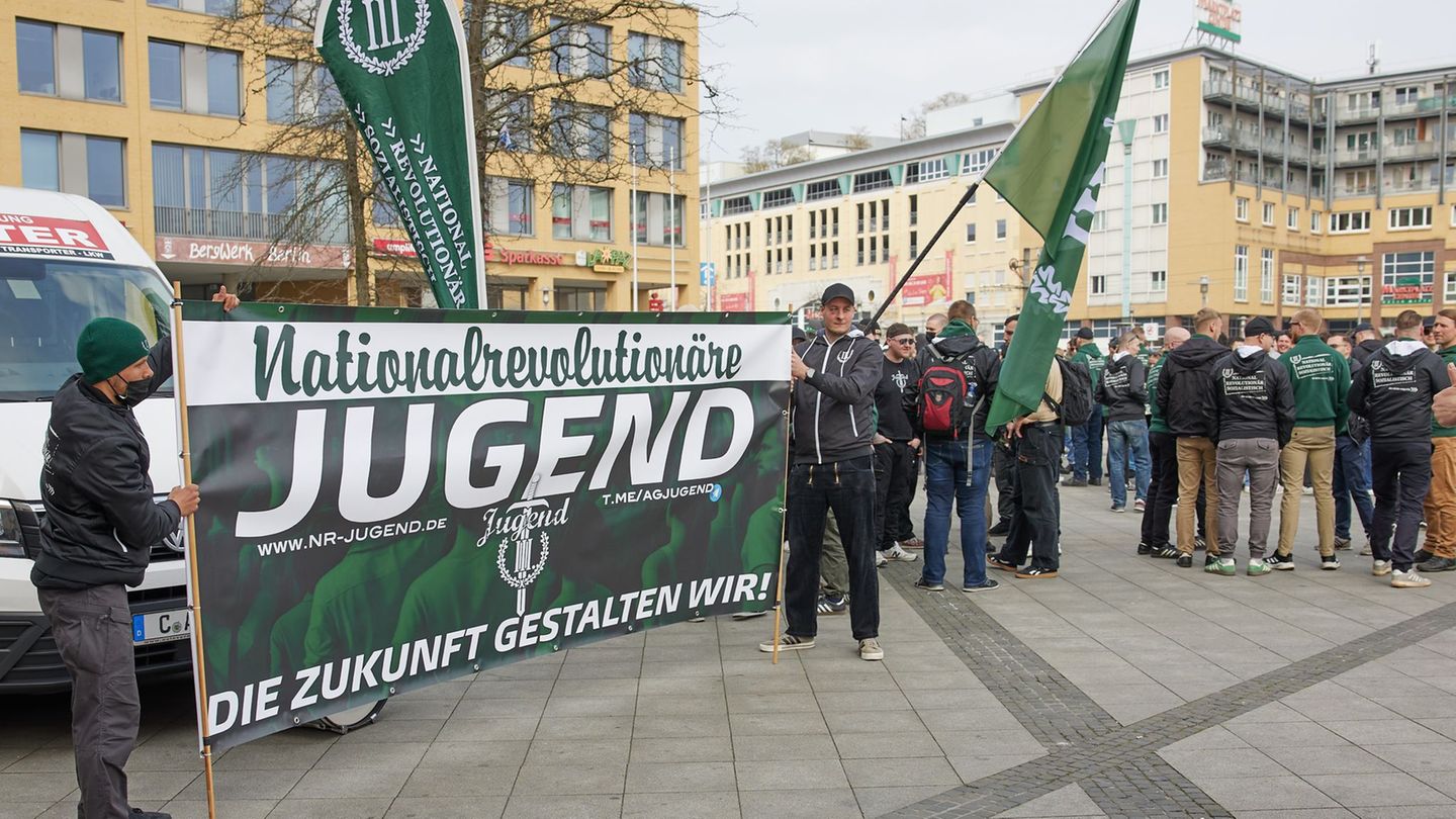 Extremismus: Rechtsextreme Demonstration und Gegenproteste in Berlin