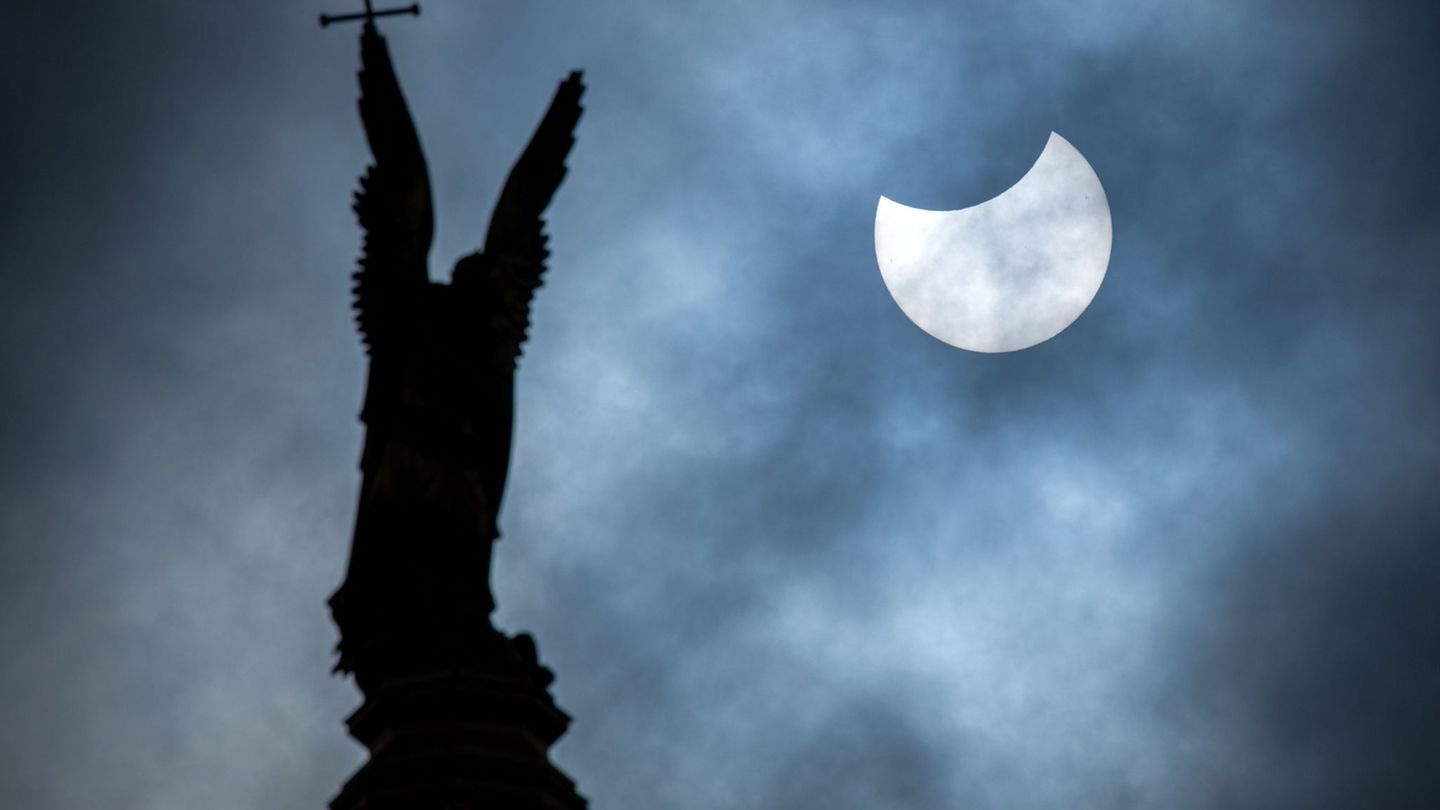 Naturspektakel: Partielle Sonnenfinsternis – Was macht das Wetter?