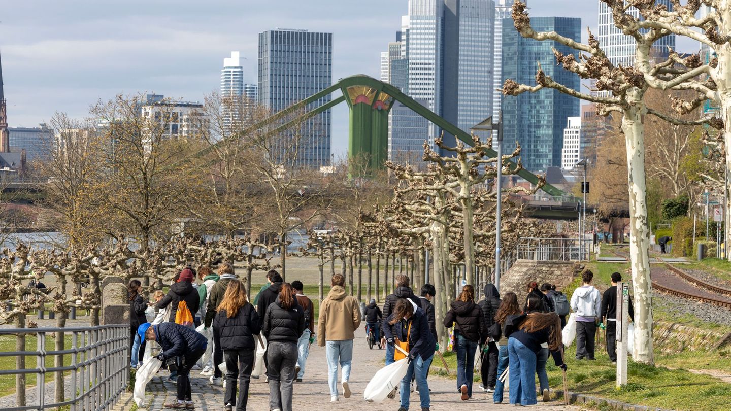 Umweltaktion: Tausende beteiligen sich an Cleanup in Frankfurt