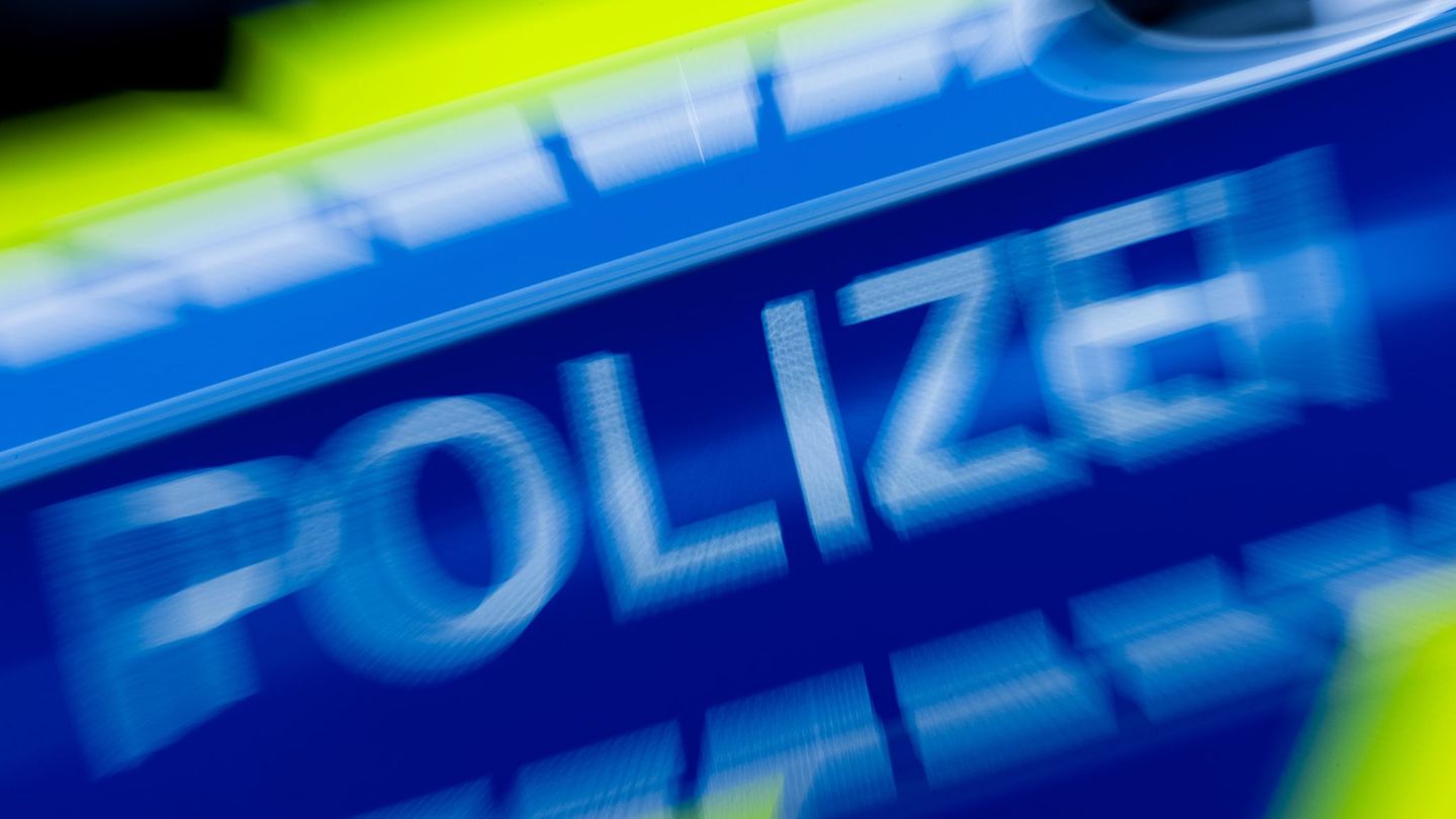 Landkreis Bergstraße: Auto kollidiert mit Radfahrer – 67-Jähriger schwer verletzt