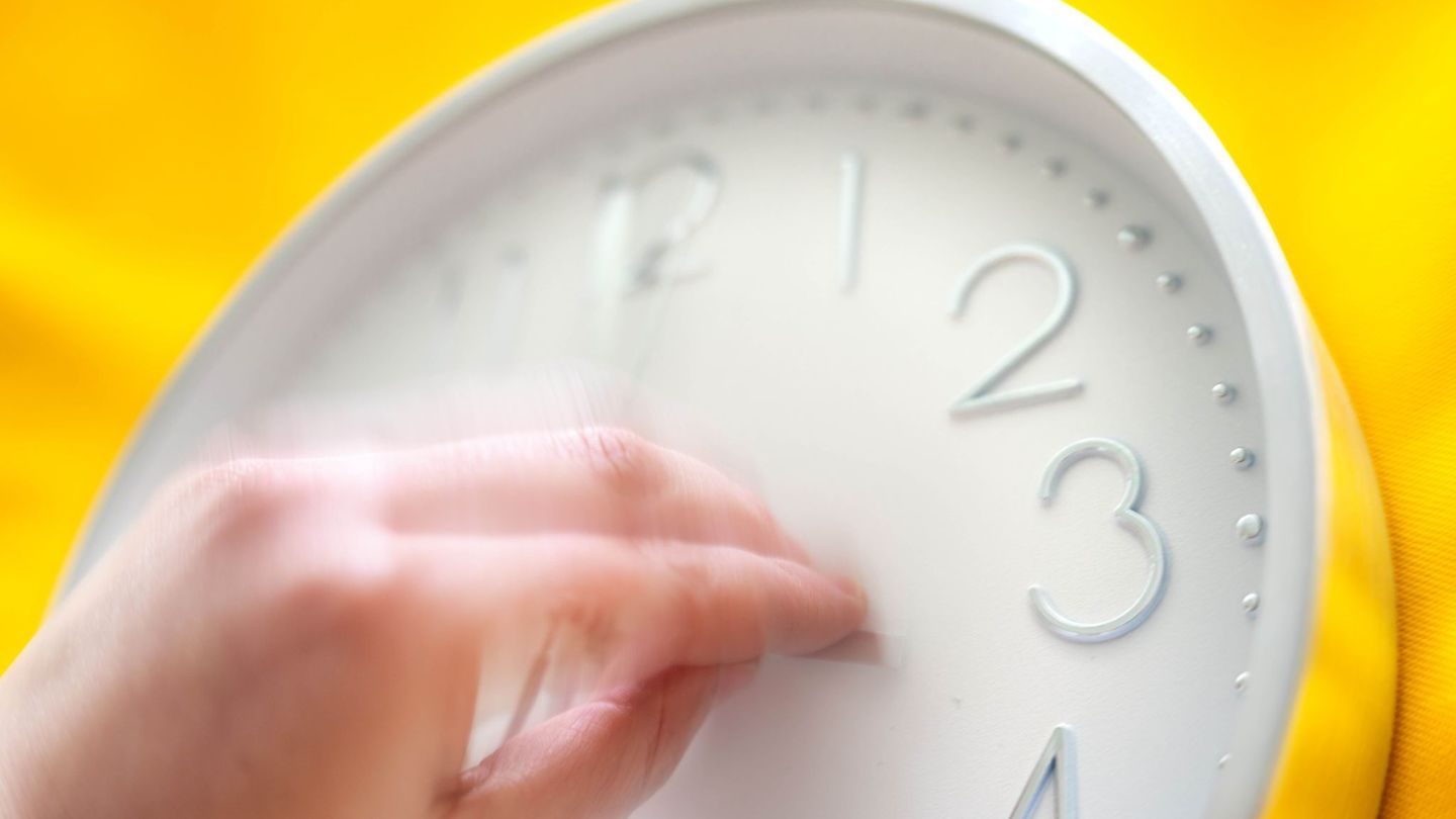 Zeitumstellung: Sommerzeit hat begonnen: Die Uhren wurden vorgestellt