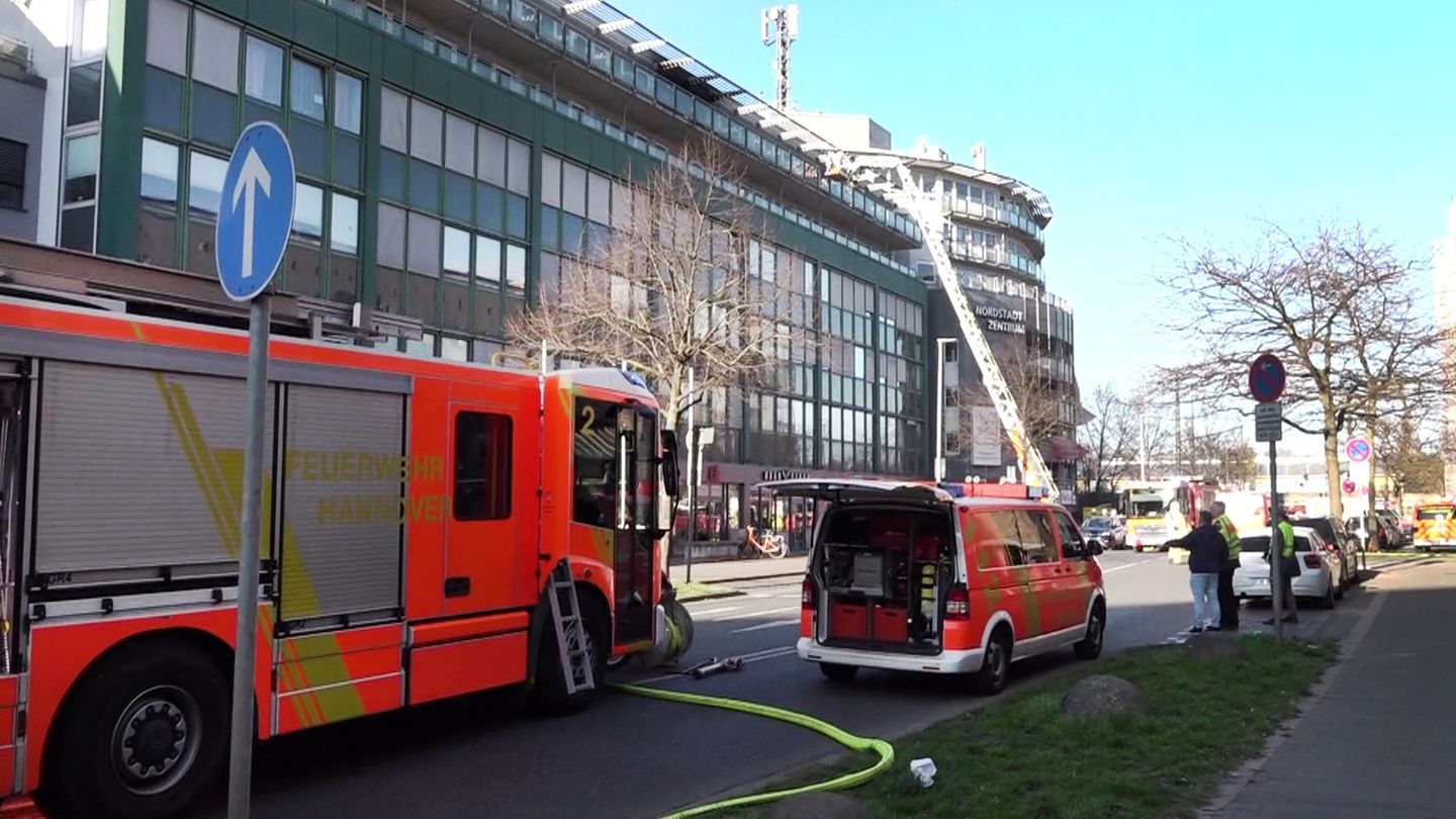 Gebäudebrand: Mehr als 50 Verletzte bei Brand in Pflegeheim in Hannover