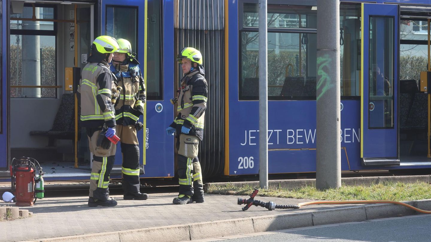Gera, Thüringen: Frau wird in Straßenbahn mit Flüssigkeit übergossen und angezündet