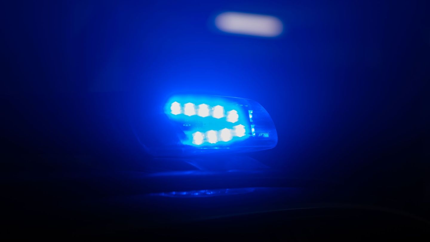 Tödlicher Unfall: Mann kracht mit Auto in Hauswand und stirbt