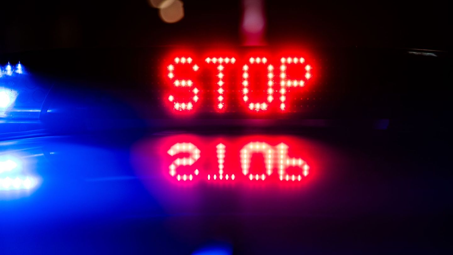 Raserei auf der Autobahn: Mit Tempo 200 vor Polizei geflüchtet – Mann festgenommen