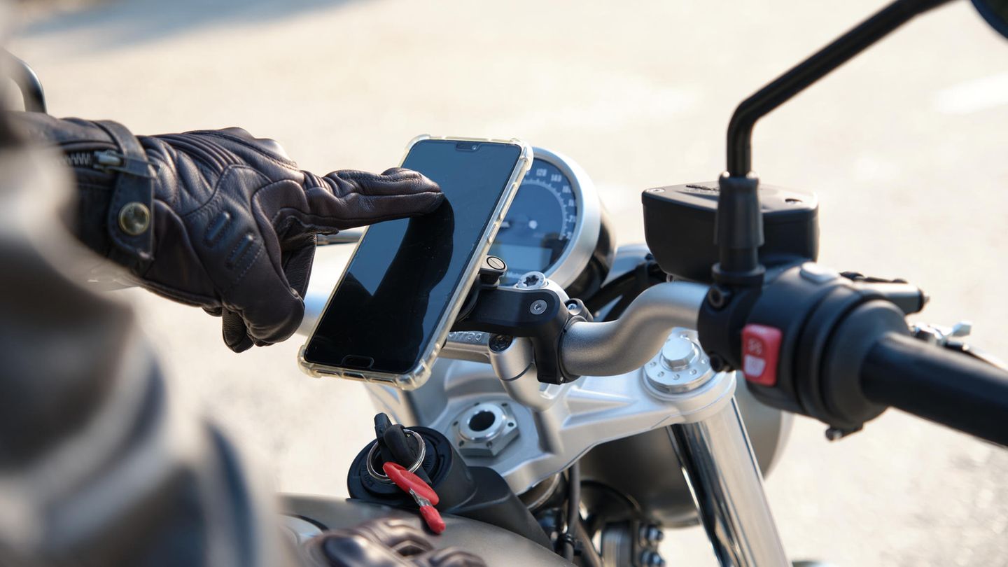 Reise-Gadget: Sichere Navigierhilfe: Stabile Handyhalterung für Motorräder