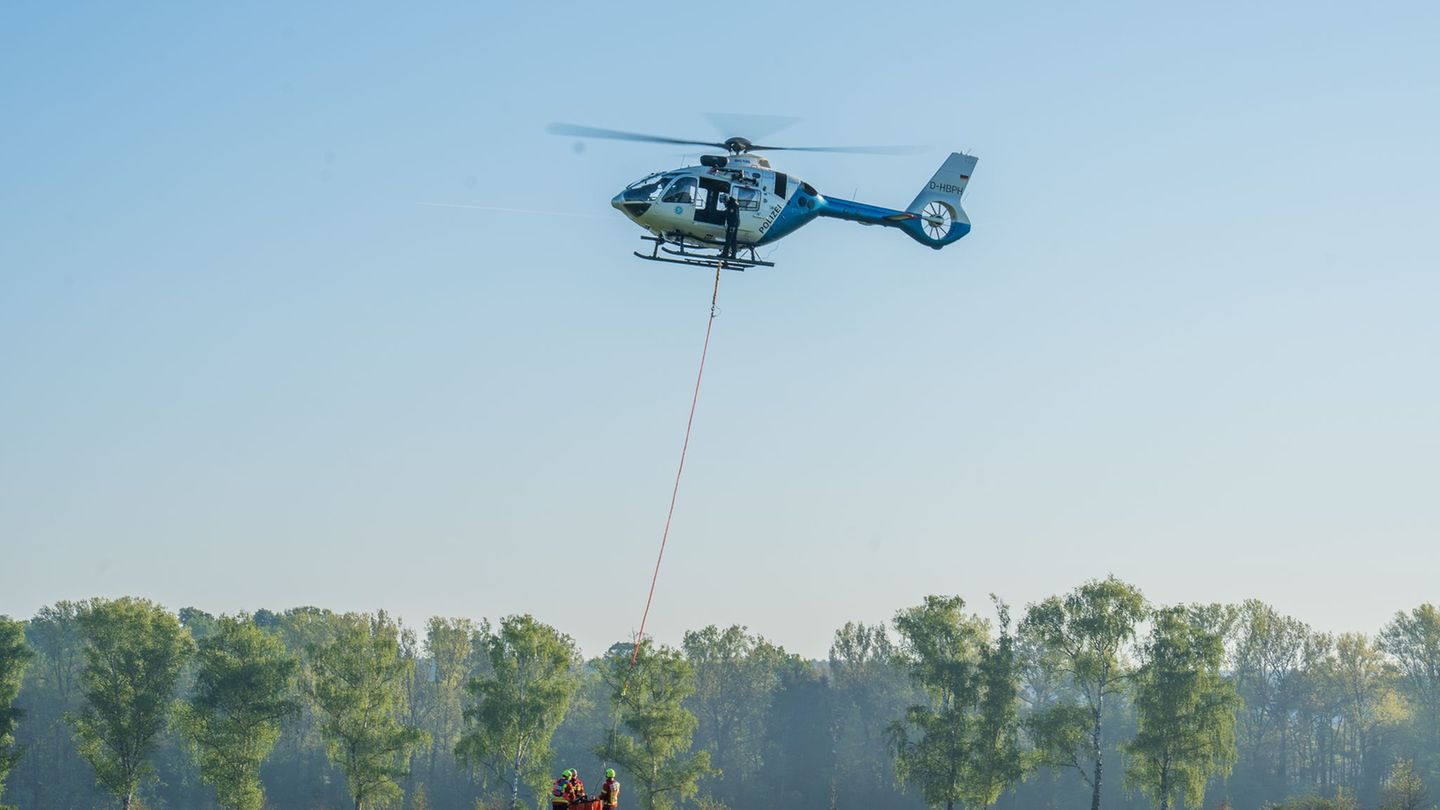 Feuerwehreinsatz: Feuerwehr weiter bei Waldbrand bei Erlangen im Einsatz