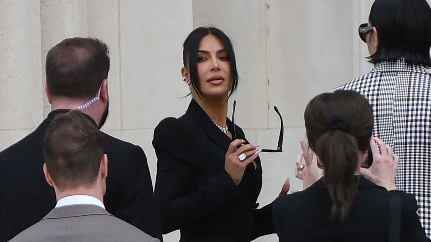 Kim Kardashian: Im Diamanten-Look zum Pariser Gerichtsprozess