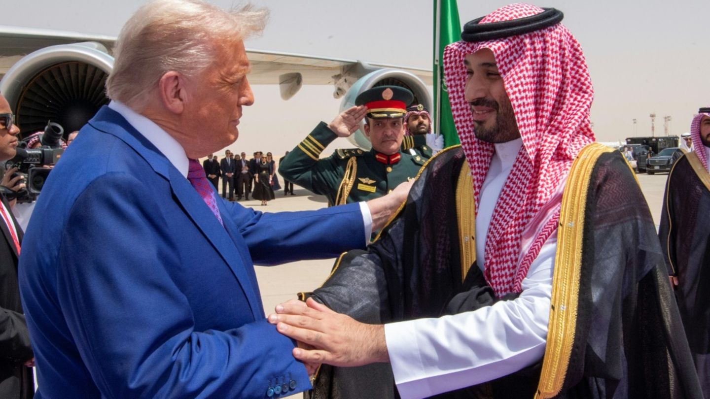 Trump zum Auftakt seiner Reise durch Golfstaaten in Saudi-Arabien