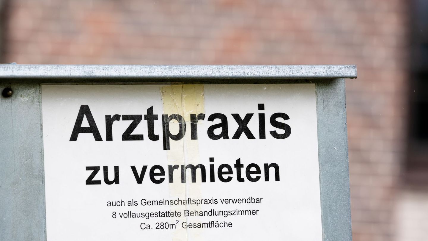 Medizinische Versorgung: Mehr offene Hausarztsitze – Höhere Landarztquote gefordert
