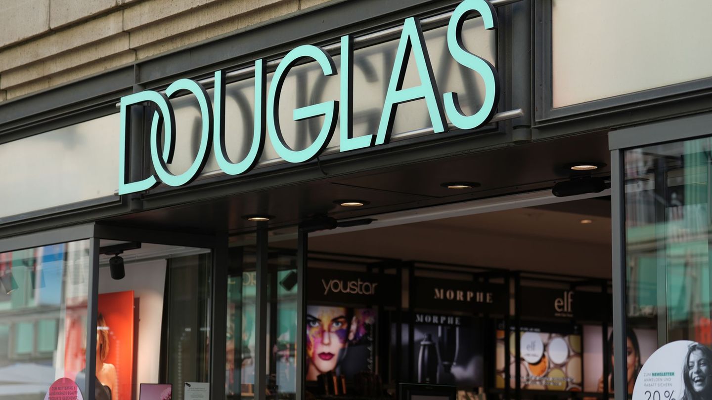 Einzelhandel: Douglas bekommt Kaufzurückhaltung der Kunden zu spüren
