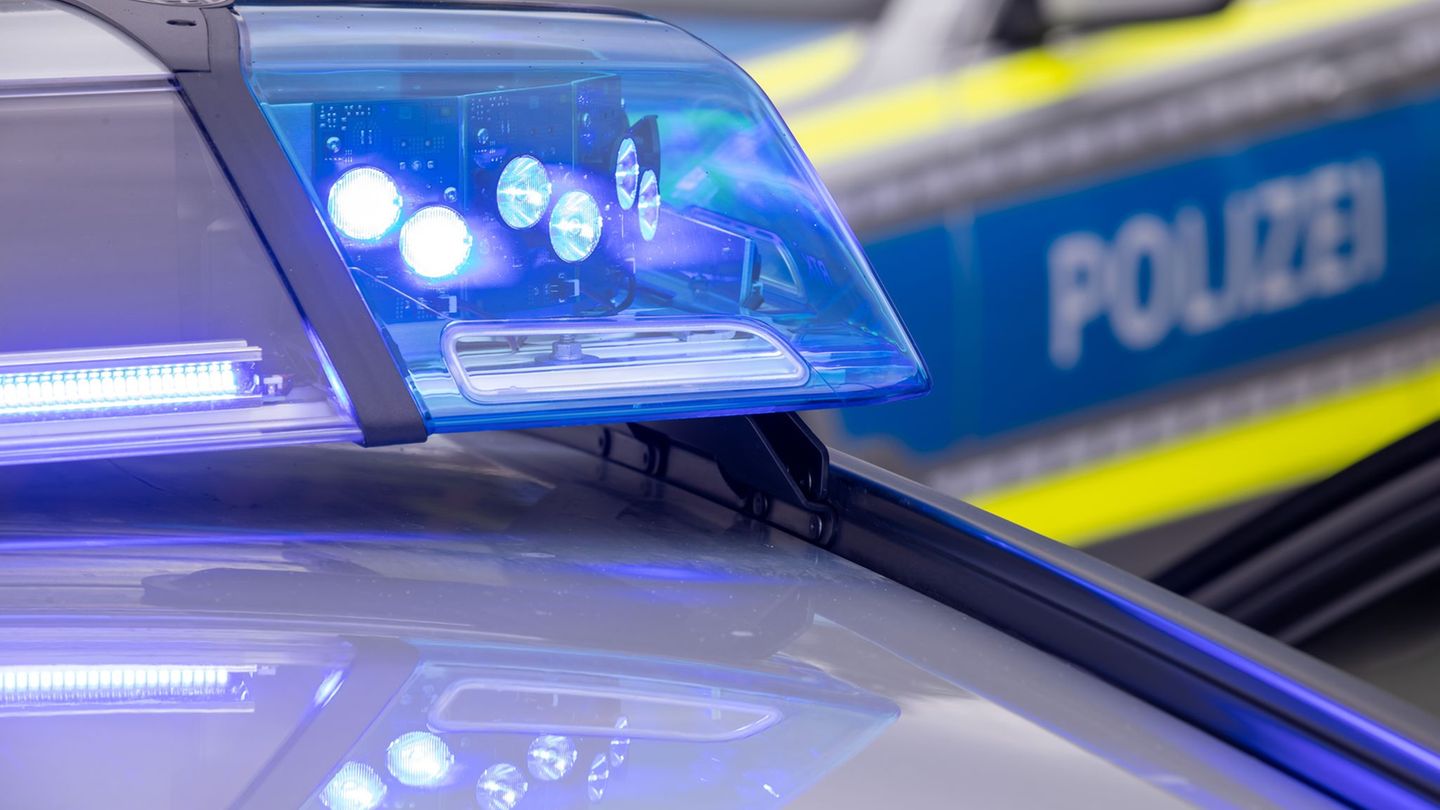 Unfälle: 58-Jähriger stirbt bei Unfall auf A1 – Verkehrsbehinderungen