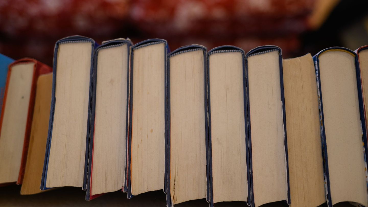 Kriminalität: Millionen-Betrug mit Büchern – Razzia und Festnahmen