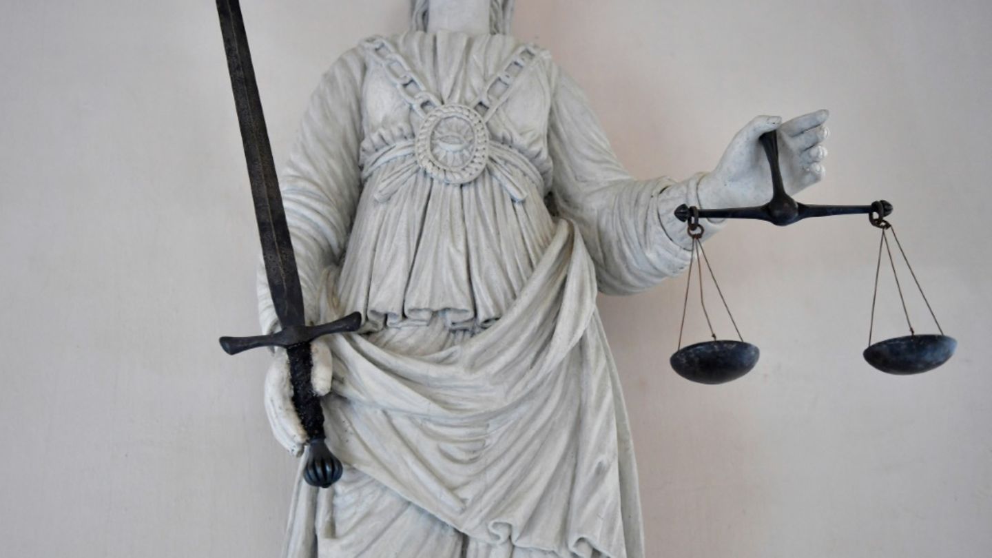 64-Jähriger tötete Mutter mit Hammer und Messer: Lange Haft und Psychiatrie
